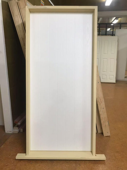 EXTERIOR PREHUNG FIBREGLASS VERTICAL GROOVE DOOR 1980MM HIGH X 810MM WIDE